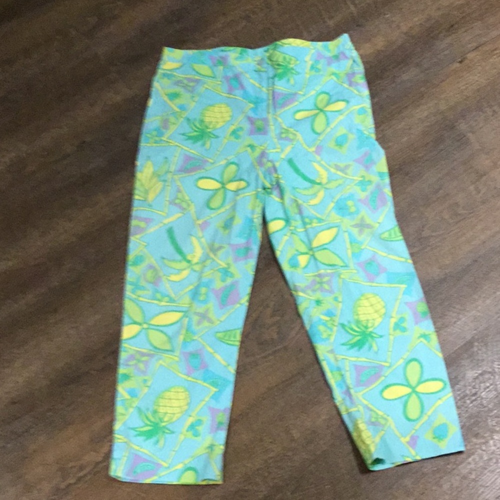 Lilly Pulitzer crop pant.